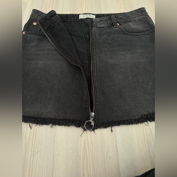 Free People We The Free Zip It Up Black Denim Skirt Size 31 - Picture 5 of 10